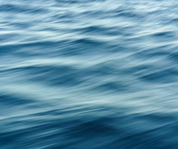Abstract waves representing calm and focus in blue tones